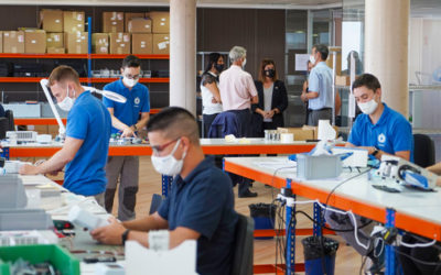 La Alcaldesa de Móstoles visita HERSILL, por su ayuda a salvar vidas con la fabricación de respiradores y productos médicos desde los inicios del COVID-19 en España