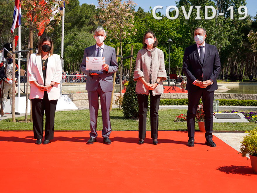 HERSILL en hommage aux héros du COVID-19 au Dos de Mai de Móstoles, Madrid